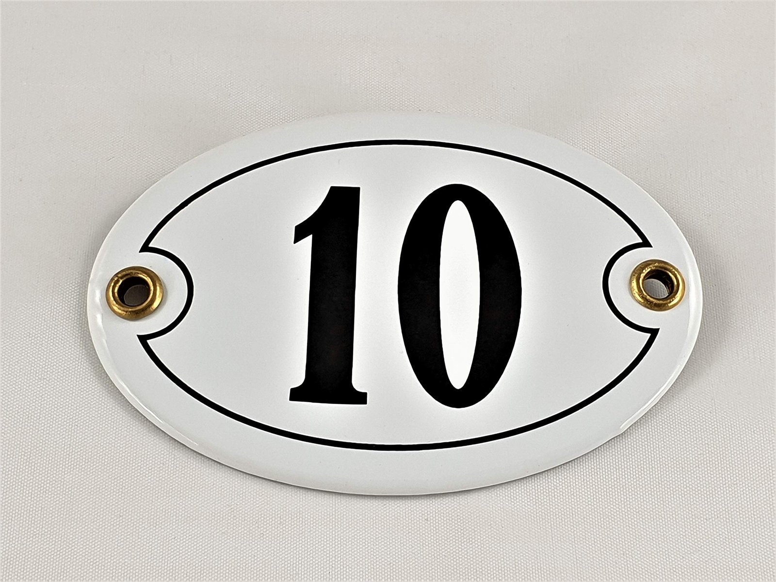 Emaille Hausnummer Schild Nr. 10, oval, Weiß-Schwarz "Handarbeit"